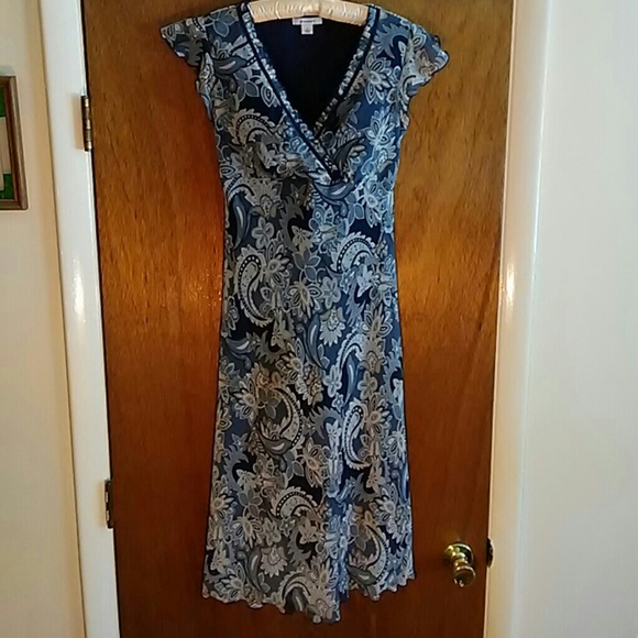 Beautiful Paisley Dress - Picture 5 of 7